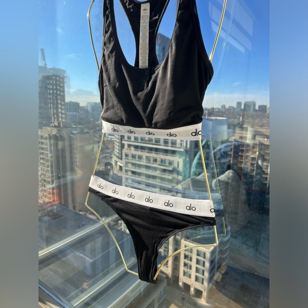 🆕 ALO YOGA 🧿 BNWOT Icon Ribbed Henley Sports Bra + Icon Thong Bundle - Size L - Picture 11 of 14